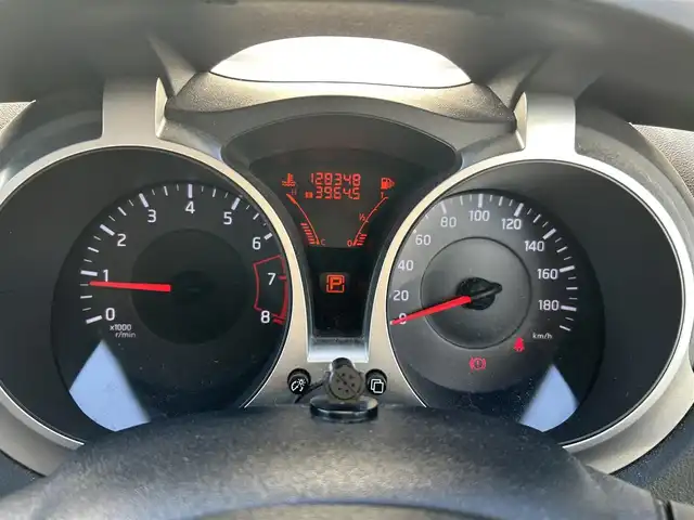 日産 ジューク 15RX Vセレ ドレスアップ 新潟県 2011(平23)年 12.9万km ブラックM 純正ナビ【ワンセグTV/FM・AM/BT/CD/】/バックカメラ/コーナーセンサー/ETC/オートライト/純正アルミホイール/純正フロアマット/革巻きステアリング/プッシュスタート/スマートキー/スペアキー