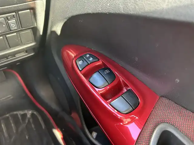 日産 ジューク 15RX Vセレ ドレスアップ 新潟県 2011(平23)年 12.9万km ブラックM 純正ナビ【ワンセグTV/FM・AM/BT/CD/】/バックカメラ/コーナーセンサー/ETC/オートライト/純正アルミホイール/純正フロアマット/革巻きステアリング/プッシュスタート/スマートキー/スペアキー