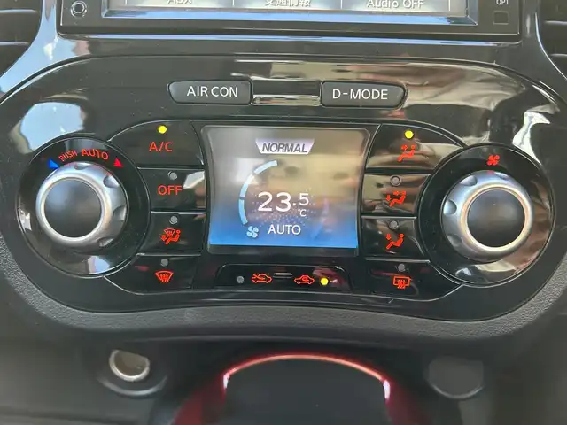 日産 ジューク 15RX Vセレ ドレスアップ 新潟県 2011(平23)年 12.9万km ブラックM 純正ナビ【ワンセグTV/FM・AM/BT/CD/】/バックカメラ/コーナーセンサー/ETC/オートライト/純正アルミホイール/純正フロアマット/革巻きステアリング/プッシュスタート/スマートキー/スペアキー