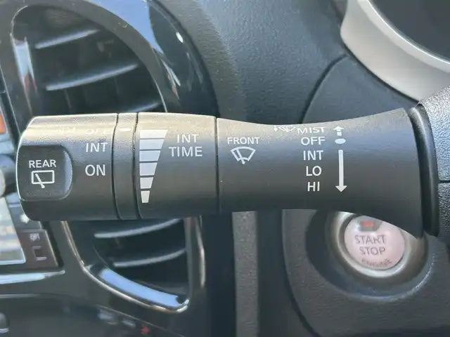 日産 ジューク 15RX Vセレ ドレスアップ 新潟県 2011(平23)年 12.9万km ブラックM 純正ナビ【ワンセグTV/FM・AM/BT/CD/】/バックカメラ/コーナーセンサー/ETC/オートライト/純正アルミホイール/純正フロアマット/革巻きステアリング/プッシュスタート/スマートキー/スペアキー