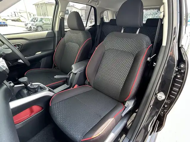 スバル レックス G 群馬県 2023(令5)年 0.9万km ブラックマイカメタリック 社外メモリナビ（MDV-D310）/ワンセグTV/CD/SD/AM/FM/Bluetoothオーディオ/バックカメラ/クリアランスソナー/衝突軽減ブレーキ/ふらつき防止装置/LEDヘッドライト/オートライト/レベライザー/アイドリングストップ/プッシュスタート/スマートキー/DRIVEモード/純正16インチAW/電動格納ウインカーミラー/保証書/整備記録簿/取扱説明書/スペアキー1本