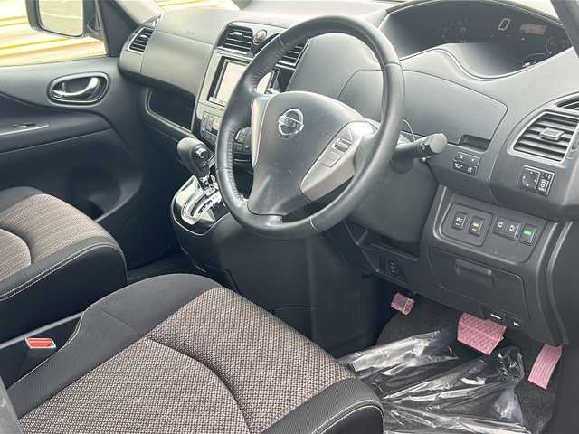 日産 セレナ HWS S HV Vセレ +Sefty 佐賀県 2015(平27)年 10.5万km ブリリアントホワイトパール 社外メモリーナビゲーション/・フルセグTV/CD/DVD/SD/Bluetooth/アラウンドビューモニター/前後ドライブレコーダー/ETC/両側パワースライドドア/後席エアコン/後席サンシェード/ISOFIX対応/革巻きステアリング/純正16インチアルミホイール/純正LEDヘッドライト/純正フォグランプ/純正ドアバイザ―/新車保証書/取扱説明書/クルーズコントロール/レーンディパーチャーワーニング/エマージェンシーブレーキ