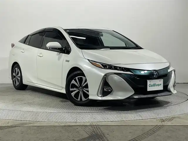 トヨタ プリウス ＰＨＶ A ユーティリティプラス 大阪府 2018(平30)年 8.8万km ホワイトパールクリスタルシャイン フルセグテレビ/バックカメラ/ウィンカーミラー/クルーズコントロール/プッシュスタート/ETC/純正大型ナビ/衝突軽減/クルーズコントロール/コーナーセンサー/ブラインドスポットモニター/電動ミラー/フォグランプ/純正アルミホイール