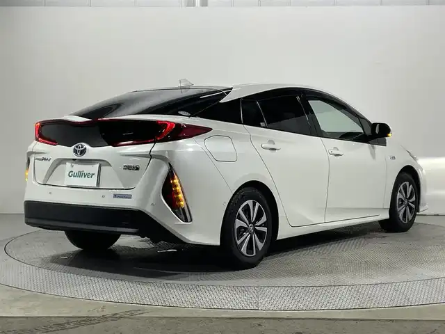トヨタ プリウス ＰＨＶ A ユーティリティプラス 大阪府 2018(平30)年 8.8万km ホワイトパールクリスタルシャイン フルセグテレビ/バックカメラ/ウィンカーミラー/クルーズコントロール/プッシュスタート/ETC/純正大型ナビ/衝突軽減/クルーズコントロール/コーナーセンサー/ブラインドスポットモニター/電動ミラー/フォグランプ/純正アルミホイール