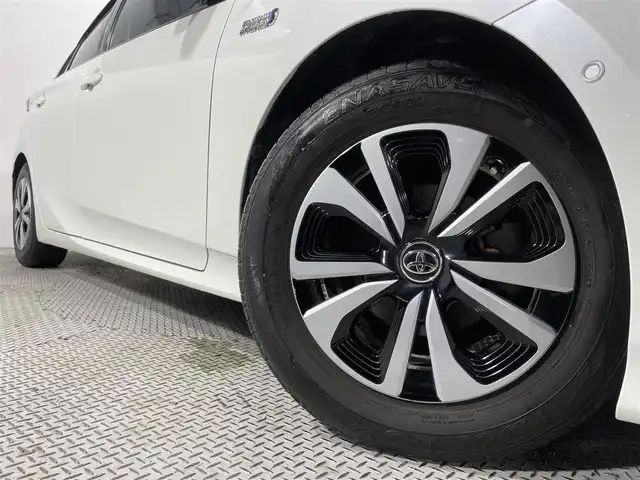 トヨタ プリウス ＰＨＶ A ユーティリティプラス 大阪府 2018(平30)年 8.8万km ホワイトパールクリスタルシャイン フルセグテレビ/バックカメラ/ウィンカーミラー/クルーズコントロール/プッシュスタート/ETC/純正大型ナビ/衝突軽減/クルーズコントロール/コーナーセンサー/ブラインドスポットモニター/電動ミラー/フォグランプ/純正アルミホイール