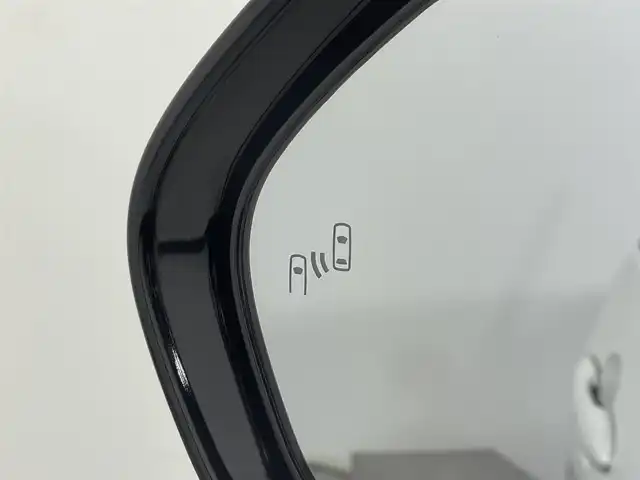 トヨタ プリウス ＰＨＶ A ユーティリティプラス 大阪府 2018(平30)年 8.8万km ホワイトパールクリスタルシャイン フルセグテレビ/バックカメラ/ウィンカーミラー/クルーズコントロール/プッシュスタート/ETC/純正大型ナビ/衝突軽減/クルーズコントロール/コーナーセンサー/ブラインドスポットモニター/電動ミラー/フォグランプ/純正アルミホイール