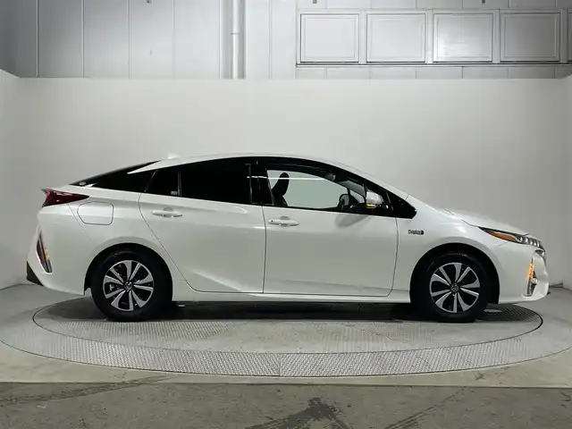 トヨタ プリウス ＰＨＶ A ユーティリティプラス 大阪府 2018(平30)年 8.8万km ホワイトパールクリスタルシャイン フルセグテレビ/バックカメラ/ウィンカーミラー/クルーズコントロール/プッシュスタート/ETC/純正大型ナビ/衝突軽減/クルーズコントロール/コーナーセンサー/ブラインドスポットモニター/電動ミラー/フォグランプ/純正アルミホイール