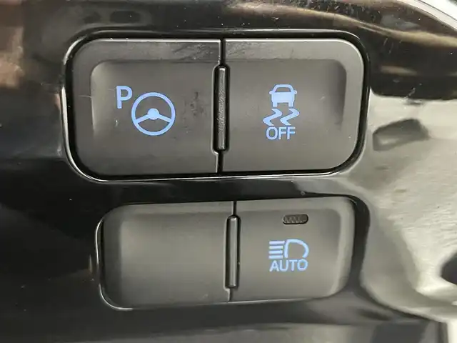 トヨタ プリウス ＰＨＶ A ユーティリティプラス 大阪府 2018(平30)年 8.8万km ホワイトパールクリスタルシャイン フルセグテレビ/バックカメラ/ウィンカーミラー/クルーズコントロール/プッシュスタート/ETC/純正大型ナビ/衝突軽減/クルーズコントロール/コーナーセンサー/ブラインドスポットモニター/電動ミラー/フォグランプ/純正アルミホイール