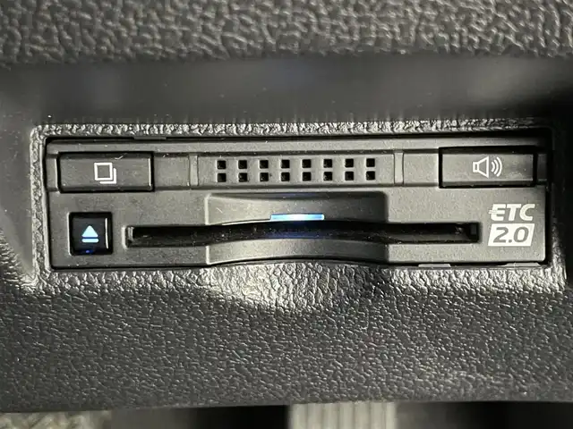 トヨタ プリウス ＰＨＶ A ユーティリティプラス 大阪府 2018(平30)年 8.8万km ホワイトパールクリスタルシャイン フルセグテレビ/バックカメラ/ウィンカーミラー/クルーズコントロール/プッシュスタート/ETC/純正大型ナビ/衝突軽減/クルーズコントロール/コーナーセンサー/ブラインドスポットモニター/電動ミラー/フォグランプ/純正アルミホイール