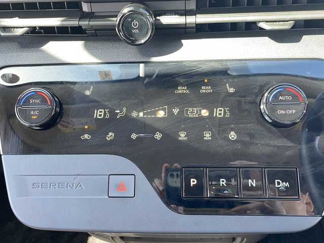 日産 セレナ X V 岩手県 2023(令5)年 2.7万km ミディアムブルーメタリック 純正12.3インチコネクトナビ/フリップダウンモニター/フルセグTV/アラウンドビューモニター/ビルトインETC/プロパイロット/衝突被害軽減ブレーキ/レーンキープアシスト/横滑り防止装置/アイドリングストップ/オートライト/オートハイビーム/LEDヘッドライト/フォグランプ/スマートキー/プッシュスタート/電動格納ミラー/純正フロアマット/純正ドアバイザー/保証書/取扱説明書