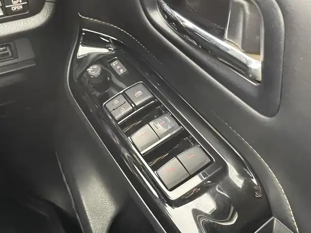 トヨタ エスクァイア ハイブリッド Gi 千葉県 2021(令3)年 5.7万km ホワイトパールクリスタルシャイン フリップダウンモニター/トヨタセーフティセンス/・プリクラッシュセーフティ/・レーンディパーチャーアラート/・先行車発進お知らせ/・オートハイビーム/・クリアランスソナー/社外11インチメモリナビ/CD DVD BT フルセグ/バックカメラ/両側パワースライドドア/クルーズコントロール/LEDオートライト/レザーシート/前席シートヒーター/純正15インチアルミホイール/ドアバイザー/プッシュスタート/スマートキー/ビルトインETC