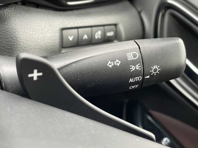スズキ フロンクス 富山県 2024(令6)年 1.7万km 白Ⅱ 禁煙車/４ＷＤ/ワンオーナー/純正9インチディスプレイオーディオ/全方位カメラ/フルセグＴＶ/レーダークルーズコントロール/レーンキープアシスト/衝突軽減ブレーキ/ブラインドスポットモニター/コーナーセンサー/ＭＴモード付ＡＴ/ダウンヒルアシストコントロール/純正フロアマット/純正アルミホイール/シートヒーター/オートライト/ETC/スマートキー/スペアキー/保証書・記録簿/取扱説明書
