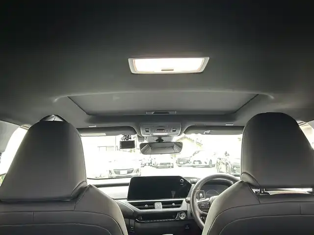 レクサス ＵＸ 250h バージョンL 愛知県 2023(令5)年 1.4万km グラファイトブラックガラスフレーク ワンオーナー/ムーンルーフ〈MOP〉/角型三眼LEDヘッドライト〈MOP〉/・ヘッドライトクリーナー付/ブラックレザーシート/前席シートヒーター＆ベンチレーション/純正10.3型ワイドディスプレイナビ/Bluetooth／Miracast／地デジTV/プレミアムサウンドシステム/パノラミックビューカメラ/ハンズフリーパワーバックドア/クライメイトコンシュルジュ/ブラックレザーステアリング/Lexus Safety System＋/・プリクラッシュセーフティ/・レーントレーシングアシスト/・アダプティブハイビームシステム/・先行車発進告知/・ロードサインアシスト/ブラインドスポットモニター〈MOP〉/パーキングサポートブレーキ（後方接近車両）/スマートキー×2、カードキー/純正18インチAW/COMTEC製前後ドライブレコーダー〈ZDR‐035〉