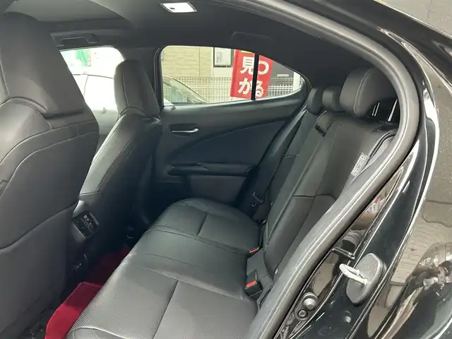 レクサス ＵＸ 250h バージョンL 愛知県 2023(令5)年 1.4万km グラファイトブラックガラスフレーク ワンオーナー/ムーンルーフ〈MOP〉/角型三眼LEDヘッドライト〈MOP〉/・ヘッドライトクリーナー付/ブラックレザーシート/前席シートヒーター＆ベンチレーション/純正10.3型ワイドディスプレイナビ/Bluetooth／Miracast／地デジTV/プレミアムサウンドシステム/パノラミックビューカメラ/ハンズフリーパワーバックドア/クライメイトコンシュルジュ/ブラックレザーステアリング/Lexus Safety System＋/・プリクラッシュセーフティ/・レーントレーシングアシスト/・アダプティブハイビームシステム/・先行車発進告知/・ロードサインアシスト/ブラインドスポットモニター〈MOP〉/パーキングサポートブレーキ（後方接近車両）/スマートキー×2、カードキー/純正18インチAW/COMTEC製前後ドライブレコーダー〈ZDR‐035〉