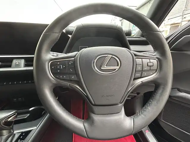 レクサス ＵＸ 250h バージョンL 愛知県 2023(令5)年 1.4万km グラファイトブラックガラスフレーク ワンオーナー/ムーンルーフ〈MOP〉/角型三眼LEDヘッドライト〈MOP〉/・ヘッドライトクリーナー付/ブラックレザーシート/前席シートヒーター＆ベンチレーション/純正10.3型ワイドディスプレイナビ/Bluetooth／Miracast／地デジTV/プレミアムサウンドシステム/パノラミックビューカメラ/ハンズフリーパワーバックドア/クライメイトコンシュルジュ/ブラックレザーステアリング/Lexus Safety System＋/・プリクラッシュセーフティ/・レーントレーシングアシスト/・アダプティブハイビームシステム/・先行車発進告知/・ロードサインアシスト/ブラインドスポットモニター〈MOP〉/パーキングサポートブレーキ（後方接近車両）/スマートキー×2、カードキー/純正18インチAW/COMTEC製前後ドライブレコーダー〈ZDR‐035〉