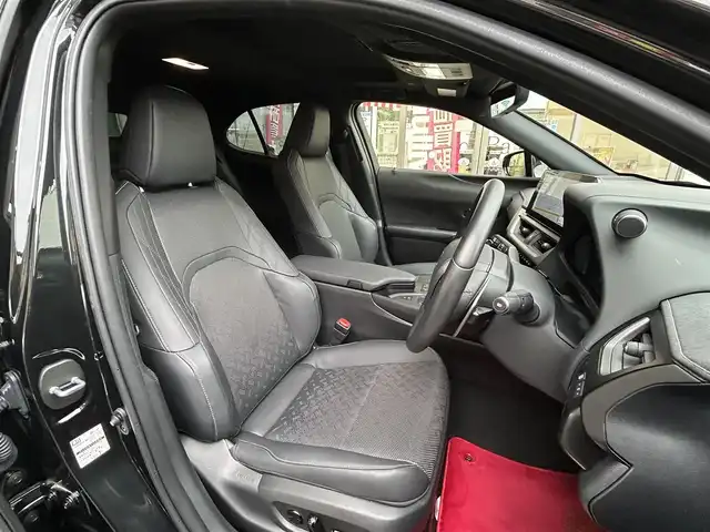 レクサス ＵＸ 250h バージョンL 愛知県 2023(令5)年 1.4万km グラファイトブラックガラスフレーク ワンオーナー/ムーンルーフ〈MOP〉/角型三眼LEDヘッドライト〈MOP〉/・ヘッドライトクリーナー付/ブラックレザーシート/前席シートヒーター＆ベンチレーション/純正10.3型ワイドディスプレイナビ/Bluetooth／Miracast／地デジTV/プレミアムサウンドシステム/パノラミックビューカメラ/ハンズフリーパワーバックドア/クライメイトコンシュルジュ/ブラックレザーステアリング/Lexus Safety System＋/・プリクラッシュセーフティ/・レーントレーシングアシスト/・アダプティブハイビームシステム/・先行車発進告知/・ロードサインアシスト/ブラインドスポットモニター〈MOP〉/パーキングサポートブレーキ（後方接近車両）/スマートキー×2、カードキー/純正18インチAW/COMTEC製前後ドライブレコーダー〈ZDR‐035〉