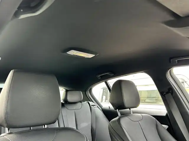ＢＭＷ Ｍ１３５ｉ 宮城県 2012(平24)年 10.1万km アルピンホワイトⅢ ・純正ナビ/(Bluetooth/CD/DVD/USB/AUX)/・アイドリングストップ/・革ステアリング/・ステアリングスイッチ/・MTモード/・革シート/・前席シートヒーター/・前席パワーシート/・D席メモリーシート/・ETC/・ISOFIX/・HIDライト/・リアフォグランプ/・オートハイビーム/・リアプライバシーガラス/・横滑り防止装置/・W+サイドエアバッグ/ABS/・純正18インチアルミホイール/・フロアマット/・スマートキー/・プッシュスタート/・スペアキー×1/・保証書/・取扱説明書