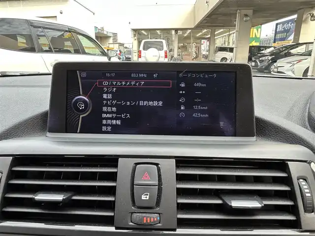 ＢＭＷ Ｍ１３５ｉ 宮城県 2012(平24)年 10.1万km アルピンホワイトⅢ ・純正ナビ/(Bluetooth/CD/DVD/USB/AUX)/・アイドリングストップ/・革ステアリング/・ステアリングスイッチ/・MTモード/・革シート/・前席シートヒーター/・前席パワーシート/・D席メモリーシート/・ETC/・ISOFIX/・HIDライト/・リアフォグランプ/・オートハイビーム/・リアプライバシーガラス/・横滑り防止装置/・W+サイドエアバッグ/ABS/・純正18インチアルミホイール/・フロアマット/・スマートキー/・プッシュスタート/・スペアキー×1/・保証書/・取扱説明書