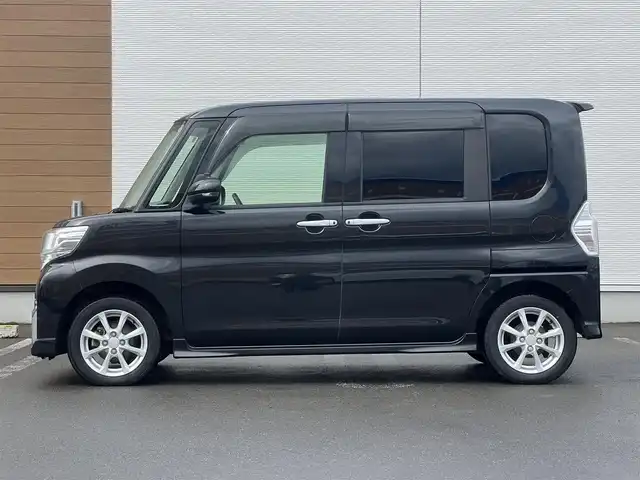 ダイハツ タント カスタム X 秋田県 2018(平30)年 6.6万km ブラックマイカメタリック ４WD/片側パワースライドドア/LEDヘッドライト/社外SDナビ（DVD再生不可能）/ワンセグ/バックカメラ/ダイハツ純正１４インチアルミ（夏タイヤ装着）/スマートキー/アイドリングストップ/プッシュスタート/運転席シートヒーター/ETC/ステアリングスイッチ/社外フロアマット/社外ドアバイザー/オートライト/オートエアコン/パワーステアリング/パワーウィンドウ/横滑り防止/盗難防止装置/寒冷地仕様/電動格納ウィンカーミラー/保証書/取扱説明書/記録簿/スペアキー×１
