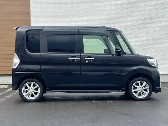 ダイハツ タント カスタム X 秋田県 2018(平30)年 6.6万km ブラックマイカメタリック ４WD/片側パワースライドドア/LEDヘッドライト/社外SDナビ（DVD再生不可能）/ワンセグ/バックカメラ/ダイハツ純正１４インチアルミ（夏タイヤ装着）/スマートキー/アイドリングストップ/プッシュスタート/運転席シートヒーター/ETC/ステアリングスイッチ/社外フロアマット/社外ドアバイザー/オートライト/オートエアコン/パワーステアリング/パワーウィンドウ/横滑り防止/盗難防止装置/寒冷地仕様/電動格納ウィンカーミラー/保証書/取扱説明書/記録簿/スペアキー×１