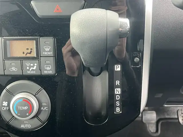 ダイハツ タント カスタム X 秋田県 2018(平30)年 6.6万km ブラックマイカメタリック ４WD/片側パワースライドドア/LEDヘッドライト/社外SDナビ（DVD再生不可能）/ワンセグ/バックカメラ/ダイハツ純正１４インチアルミ（夏タイヤ装着）/スマートキー/アイドリングストップ/プッシュスタート/運転席シートヒーター/ETC/ステアリングスイッチ/社外フロアマット/社外ドアバイザー/オートライト/オートエアコン/パワーステアリング/パワーウィンドウ/横滑り防止/盗難防止装置/寒冷地仕様/電動格納ウィンカーミラー/保証書/取扱説明書/記録簿/スペアキー×１