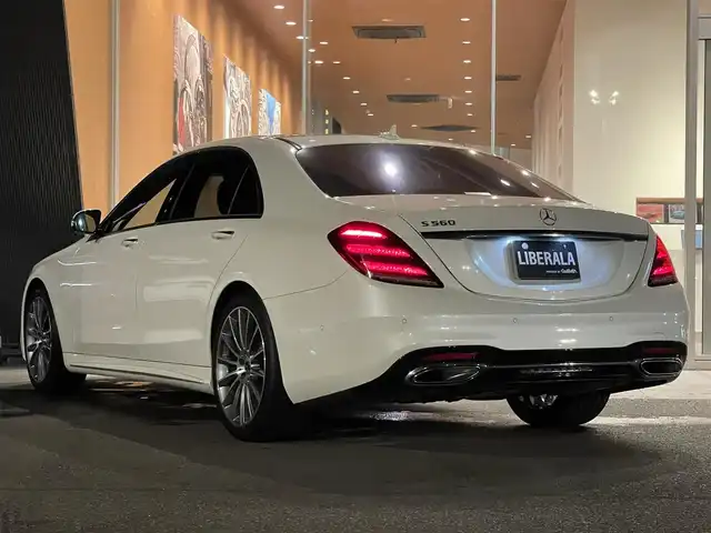 メルセデス・ベンツ Ｓ５６０Ｌ スポーツリミテッド 鹿児島県 2020(令2)年 1.3万km ダイヤモンドホワイト 純正HDDナビ/全方位カメラ/Bluetoothオーディオ/アダブティブクルーズコントロール/サンルーフ/黒革シート/全席シートヒーター/エアシート/全席パワーシート/純正2.0ETC/純正エアサスペンション/全ドアイージークローザー/アクティブブレーキアシスト/レーンチェンジアシスト/ブラインドスポットアシスト/アイドリングストップ/電動リアゲート/前後コーナーセンサー/純正フロアマット/パドルシフト/保証書/取扱説明書/スペアキー1本(スマートキー)