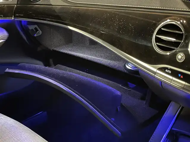 メルセデス・ベンツ Ｓ５６０Ｌ スポーツリミテッド 鹿児島県 2020(令2)年 1.3万km ダイヤモンドホワイト 純正HDDナビ/全方位カメラ/Bluetoothオーディオ/アダブティブクルーズコントロール/サンルーフ/黒革シート/全席シートヒーター/エアシート/全席パワーシート/純正2.0ETC/純正エアサスペンション/全ドアイージークローザー/アクティブブレーキアシスト/レーンチェンジアシスト/ブラインドスポットアシスト/アイドリングストップ/電動リアゲート/前後コーナーセンサー/純正フロアマット/パドルシフト/保証書/取扱説明書/スペアキー1本(スマートキー)