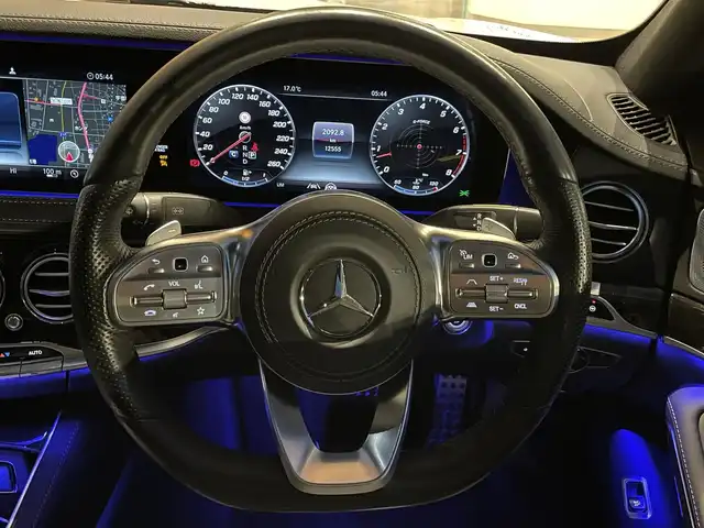 メルセデス・ベンツ Ｓ５６０Ｌ スポーツリミテッド 鹿児島県 2020(令2)年 1.3万km ダイヤモンドホワイト 純正HDDナビ/全方位カメラ/Bluetoothオーディオ/アダブティブクルーズコントロール/サンルーフ/黒革シート/全席シートヒーター/エアシート/全席パワーシート/純正2.0ETC/純正エアサスペンション/全ドアイージークローザー/アクティブブレーキアシスト/レーンチェンジアシスト/ブラインドスポットアシスト/アイドリングストップ/電動リアゲート/前後コーナーセンサー/純正フロアマット/パドルシフト/保証書/取扱説明書/スペアキー1本(スマートキー)