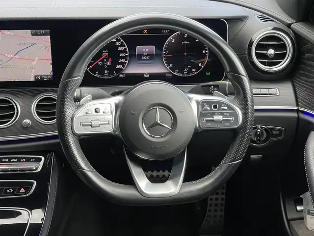 メルセデス・ベンツ Ｍ・ベンツ Ｅ２２０ｄ アバンギャルド AMGライン 山梨県 2019(令1)年 2.9万km オブシディアンブラック 後期　/レザーＥＸＣ　/ＳＲ　/黒革　/パヒュームＡ　/ＨＵＤ　/純正ＨＤＤナビ　/全周囲カメラ　/マルチアンビエントＬ　/フルセグ　/カープレイ　/ＡＣＣ　/ＬＫＡ　/ＢＳＡ　/パイロットＡ　/全席シートＨ　/Ｐトランク　/Ｐシート