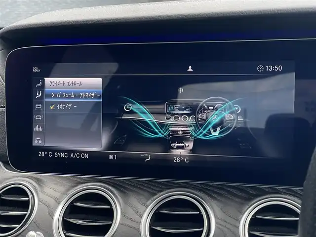 メルセデス・ベンツ Ｍ・ベンツ Ｅ２２０ｄ アバンギャルド AMGライン 山梨県 2019(令1)年 2.9万km オブシディアンブラック 後期　/レザーＥＸＣ　/ＳＲ　/黒革　/パヒュームＡ　/ＨＵＤ　/純正ＨＤＤナビ　/全周囲カメラ　/マルチアンビエントＬ　/フルセグ　/カープレイ　/ＡＣＣ　/ＬＫＡ　/ＢＳＡ　/パイロットＡ　/全席シートＨ　/Ｐトランク　/Ｐシート