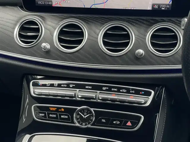 メルセデス・ベンツ Ｍ・ベンツ Ｅ２２０ｄ アバンギャルド AMGライン 山梨県 2019(令1)年 2.9万km オブシディアンブラック 後期　/レザーＥＸＣ　/ＳＲ　/黒革　/パヒュームＡ　/ＨＵＤ　/純正ＨＤＤナビ　/全周囲カメラ　/マルチアンビエントＬ　/フルセグ　/カープレイ　/ＡＣＣ　/ＬＫＡ　/ＢＳＡ　/パイロットＡ　/全席シートＨ　/Ｐトランク　/Ｐシート