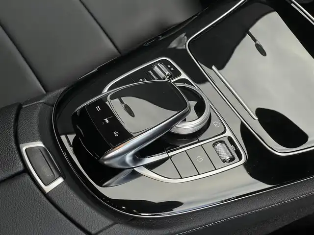 メルセデス・ベンツ Ｍ・ベンツ Ｅ２２０ｄ アバンギャルド AMGライン 山梨県 2019(令1)年 2.9万km オブシディアンブラック 後期　/レザーＥＸＣ　/ＳＲ　/黒革　/パヒュームＡ　/ＨＵＤ　/純正ＨＤＤナビ　/全周囲カメラ　/マルチアンビエントＬ　/フルセグ　/カープレイ　/ＡＣＣ　/ＬＫＡ　/ＢＳＡ　/パイロットＡ　/全席シートＨ　/Ｐトランク　/Ｐシート