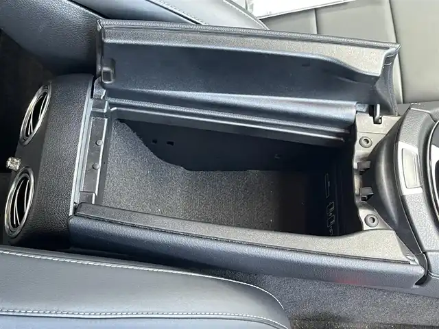 メルセデス・ベンツ Ｍ・ベンツ Ｅ２２０ｄ アバンギャルド AMGライン 山梨県 2019(令1)年 2.9万km オブシディアンブラック 後期　/レザーＥＸＣ　/ＳＲ　/黒革　/パヒュームＡ　/ＨＵＤ　/純正ＨＤＤナビ　/全周囲カメラ　/マルチアンビエントＬ　/フルセグ　/カープレイ　/ＡＣＣ　/ＬＫＡ　/ＢＳＡ　/パイロットＡ　/全席シートＨ　/Ｐトランク　/Ｐシート