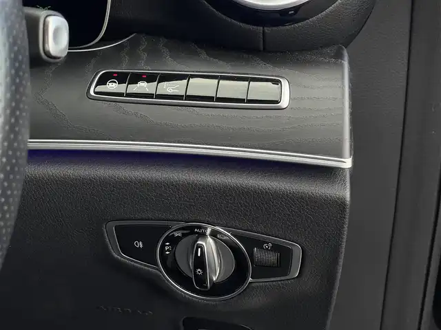 メルセデス・ベンツ Ｍ・ベンツ Ｅ２２０ｄ アバンギャルド AMGライン 山梨県 2019(令1)年 2.9万km オブシディアンブラック 後期　/レザーＥＸＣ　/ＳＲ　/黒革　/パヒュームＡ　/ＨＵＤ　/純正ＨＤＤナビ　/全周囲カメラ　/マルチアンビエントＬ　/フルセグ　/カープレイ　/ＡＣＣ　/ＬＫＡ　/ＢＳＡ　/パイロットＡ　/全席シートＨ　/Ｐトランク　/Ｐシート