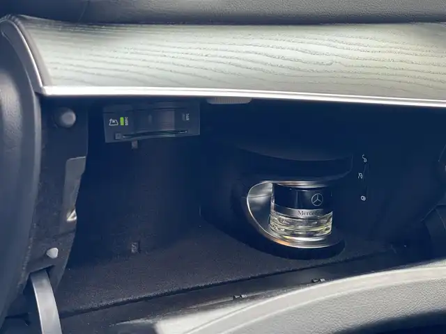 メルセデス・ベンツ Ｍ・ベンツ Ｅ２２０ｄ アバンギャルド AMGライン 山梨県 2019(令1)年 2.9万km オブシディアンブラック 後期　/レザーＥＸＣ　/ＳＲ　/黒革　/パヒュームＡ　/ＨＵＤ　/純正ＨＤＤナビ　/全周囲カメラ　/マルチアンビエントＬ　/フルセグ　/カープレイ　/ＡＣＣ　/ＬＫＡ　/ＢＳＡ　/パイロットＡ　/全席シートＨ　/Ｐトランク　/Ｐシート