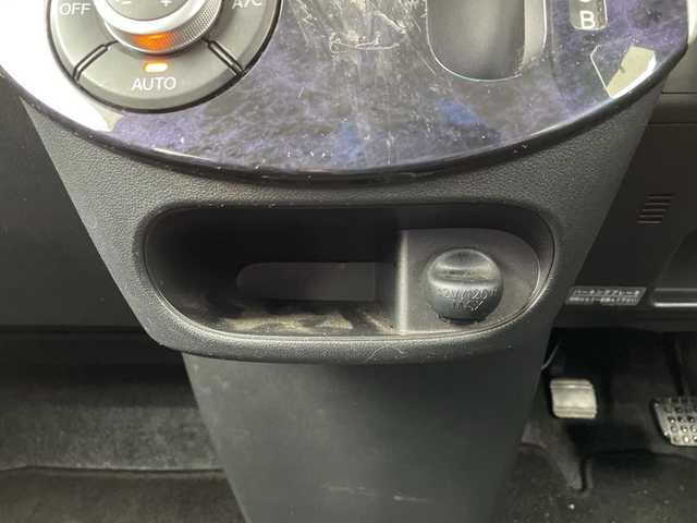 ダイハツ タント 秋田県 2016(平28)年 5.3万km ブライトシルバーメタリック ・エンジンスタートボタン/・社外ナビ/・フルセグTV/・Bluetooth/・ETC/・両側パワースライドドア/・コーナーセンサー/・ハーフレザーシート/・オートライト/・ドラレコ/・スペアキー