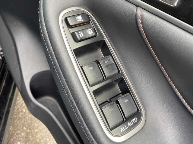 トヨタ クラウン アスリート S 秋田県 2013(平25)年 10.5万km ブラック 純正ナビ/Bluetooth/TV(フルセグ)/CD/DVD/クルコン /コーナーセンサー　/バックカメラ　/パノラミックムーンルーフ /パワーシート　/ドラレコ　/社外フロアマット　/オートライト　/ETC(ビルトイン) /ABS　/純正エアロ　/社外アルミホイール