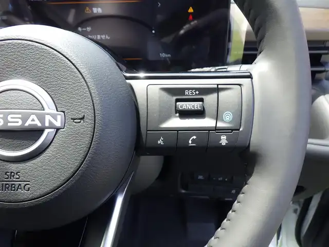 日産 セレナ e－パワー ハイウェイスター V 千葉県 2025(令7)年 0.1万km未満 プリズムホワイト e-POWER　ハイウエイスターV　ヘッドランプ オートレベライザー+アダプティブLEDヘッドライトシステム+インテリジェント アラウンドビューモニター（移動物 検知機能付）+インテリジェント ルームミラー+アドバンスドドライブアシストディスプレイ（12.3インチカラーディスプレイ）+統合型インターフェースディスプレイ+ワイヤレス充電器+6スピーカー+NissanConnectナビゲーションシステム（地デジ内蔵）+車載通信ユニット（TCU［Telematics Control Unit］）+ETC2.0ユニット（ビルトインタイプ）+ドライブレコーダー（前後セット）+プロパイロット（ナビリンク機能付）+プロパイロット緊急停止支援システム（SOSコール機能付）+SOSコール（488/400円）後席専用モニターHDMI NissanConnectナビ付車用(125/400円)/エマージェンシーブレーキ/プロパイロット/ハンズフリー両側パワースライドドア/純正コネクトナビ/地デジTV/【Bluetooth接続】/アラウンドビューモニター/インテリジェントルームミラー/ワイヤレス充電/ETC（2.0）/LEDヘッドライト/フォグライト/ウインカーミラー/純正16インチアルミホイル/インテリジェントキー