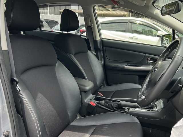 スバル インプレッサ Ｇ４ 2．0i－S 埼玉県 2016(平28)年 3.2万km アイスシルバーメタリック 登録時３１６１３km/ワンオーナー/フルセグ/純正ナビ（AVIC-RZ99）/・Bluetooth/・AM/・FM/・DVD/・HDMI/バックカメラ/ETC/パワーシート（D席＋N席）/クルーズコントロール/ABS/横滑り防止機能/アイドリングストップ/ヒルスタートアシスト/オートライト/レベライザー/パドルシフト/純正フロアマット/ウィンカー付き電動格納ミラー/純正アルミホイール17インチ/ドアバイザー/キーレスキー×2/取扱説明書/保証書
