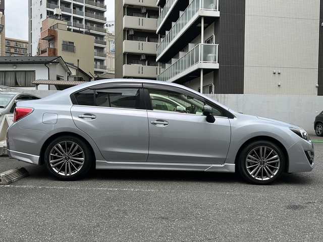 スバル インプレッサ Ｇ４ 2．0i－S 埼玉県 2016(平28)年 3.2万km アイスシルバーメタリック 登録時３１６１３km/ワンオーナー/フルセグ/純正ナビ（AVIC-RZ99）/・Bluetooth/・AM/・FM/・DVD/・HDMI/バックカメラ/ETC/パワーシート（D席＋N席）/クルーズコントロール/ABS/横滑り防止機能/アイドリングストップ/ヒルスタートアシスト/オートライト/レベライザー/パドルシフト/純正フロアマット/ウィンカー付き電動格納ミラー/純正アルミホイール17インチ/ドアバイザー/キーレスキー×2/取扱説明書/保証書