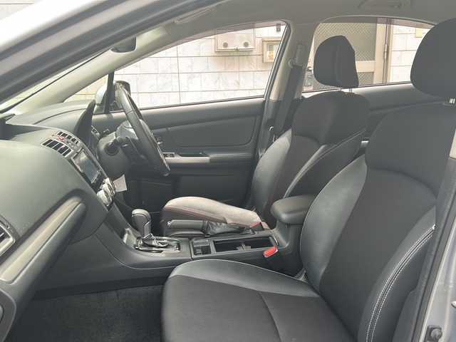 スバル インプレッサ Ｇ４ 2．0i－S 埼玉県 2016(平28)年 3.2万km アイスシルバーメタリック 登録時３１６１３km/ワンオーナー/フルセグ/純正ナビ（AVIC-RZ99）/・Bluetooth/・AM/・FM/・DVD/・HDMI/バックカメラ/ETC/パワーシート（D席＋N席）/クルーズコントロール/ABS/横滑り防止機能/アイドリングストップ/ヒルスタートアシスト/オートライト/レベライザー/パドルシフト/純正フロアマット/ウィンカー付き電動格納ミラー/純正アルミホイール17インチ/ドアバイザー/キーレスキー×2/取扱説明書/保証書
