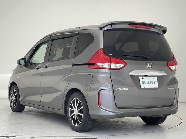 ホンダ フリード ハイブリット G ホンダセンシング 沖縄県 2020(令2)年 8万km スーパープラチナグレーメタリック Ｓパッケージ　/●コンビシート＆専用インテリア/●15インチアルミホイール/(純正ホイール付サマータイヤ積込)/●本革巻ステアリングホイール/●シートバックアッパーポケット/純正９型ナビ(VXM-207VFNi)/(フルセグＴＶ　ＤＶＤ　ＢＴ接続)/バックカメラ/両側パワースライドドア　　/純正ドライブレコーダー　/ＵＳＢポート　/ハーフレザーシート　/前席シートヒーター　/ＬＥＤオートライト　/アクティブコーナリングライト/フォグランプ/ＥＴＣ/電格ミラー(オートリトラミラー)/ドアバイザー
