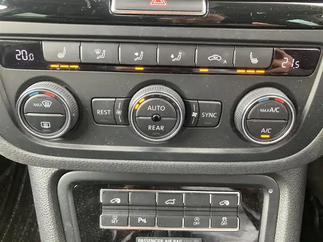 フォルクスワーゲン シャラン TDI ハイライン 熊本県 2020(令2)年 4.2万km ピュアホワイト ・スマートキー/・プッシュスタート/・フロントアシスト/・レーンキープアシスト/・リアトラフィックモニター/・ブラインドスポットモニター/・AFS/・ドライバーアラート/・両側パワースライドドア/・ハーフレザーシート/・前席シートヒーター /・純正メモリナビ/　【DVD・Bluetooth・USB・SD・MSV】/・フルセグTV/・バックカメラ/・ETC/・ドライブレコーダー(前後録画)/・パワーバックドア/・LEDヘッドランプ/・フォグランプ/・純正マット