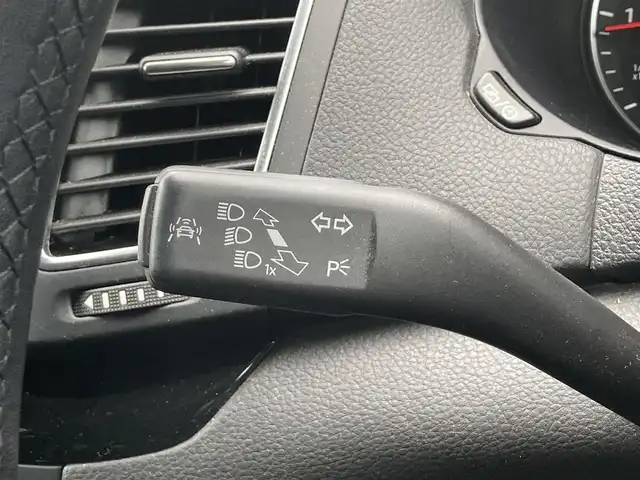 フォルクスワーゲン シャラン TDI ハイライン 熊本県 2020(令2)年 4.2万km ピュアホワイト ・スマートキー/・プッシュスタート/・フロントアシスト/・レーンキープアシスト/・リアトラフィックモニター/・ブラインドスポットモニター/・AFS/・ドライバーアラート/・両側パワースライドドア/・ハーフレザーシート/・前席シートヒーター /・純正メモリナビ/　【DVD・Bluetooth・USB・SD・MSV】/・フルセグTV/・バックカメラ/・ETC/・ドライブレコーダー(前後録画)/・パワーバックドア/・LEDヘッドランプ/・フォグランプ/・純正マット