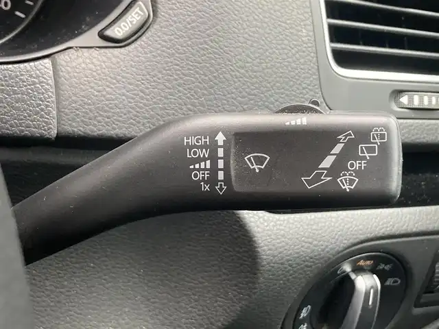フォルクスワーゲン シャラン TDI ハイライン 熊本県 2020(令2)年 4.2万km ピュアホワイト ・スマートキー/・プッシュスタート/・フロントアシスト/・レーンキープアシスト/・リアトラフィックモニター/・ブラインドスポットモニター/・AFS/・ドライバーアラート/・両側パワースライドドア/・ハーフレザーシート/・前席シートヒーター /・純正メモリナビ/　【DVD・Bluetooth・USB・SD・MSV】/・フルセグTV/・バックカメラ/・ETC/・ドライブレコーダー(前後録画)/・パワーバックドア/・LEDヘッドランプ/・フォグランプ/・純正マット