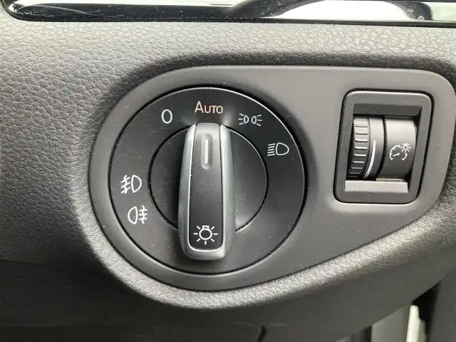 フォルクスワーゲン シャラン TDI ハイライン 熊本県 2020(令2)年 4.2万km ピュアホワイト ・スマートキー/・プッシュスタート/・フロントアシスト/・レーンキープアシスト/・リアトラフィックモニター/・ブラインドスポットモニター/・AFS/・ドライバーアラート/・両側パワースライドドア/・ハーフレザーシート/・前席シートヒーター /・純正メモリナビ/　【DVD・Bluetooth・USB・SD・MSV】/・フルセグTV/・バックカメラ/・ETC/・ドライブレコーダー(前後録画)/・パワーバックドア/・LEDヘッドランプ/・フォグランプ/・純正マット