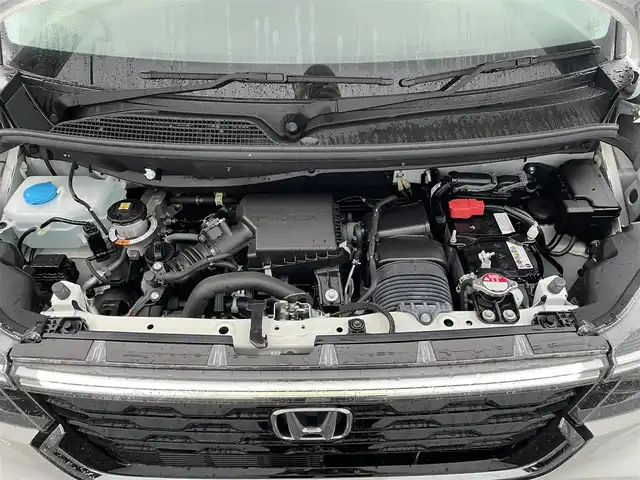 ホンダ Ｎ ＢＯＸ カスタム ターボ 滋賀県 2023(令5)年 0.8万km プラチナホワイトパール 純正9インチナビ/（BT/フルセグ/USB)/ホンダセンシング/・衝突軽減ブレーキ/・追従クルーズコントロール/・トラフィックジャムアシスト/・ブラインドスポットインフォメーション/・パーキングセンサーシステム/・路外逸脱抑制機能/・先行車発進告知/・標識認識機能/・前後誤発進抑制/・歩行者事故低減ステアリング/・オートハイビーム/LEDオートライト/両側電動スライドドア/ハーフレザーシート/シートヒーター/前後ドラレコ/電動パーキング/ブレーキホールド/ヒルスタートアシスト/パドルシフト/オートリトラミラー/ETC