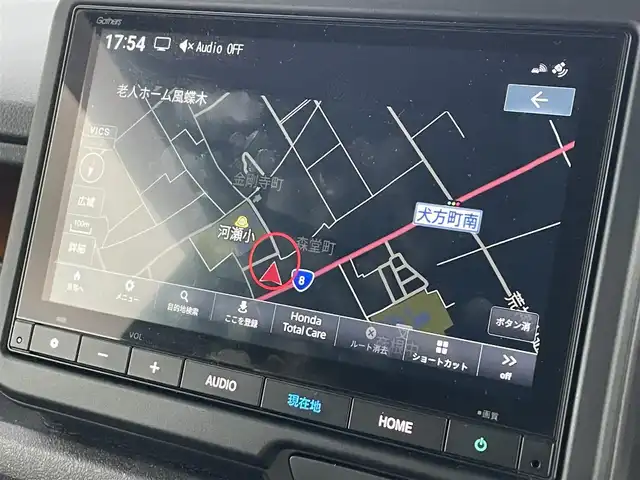 ホンダ Ｎ ＢＯＸ カスタム ターボ 滋賀県 2023(令5)年 0.8万km プラチナホワイトパール 純正9インチナビ/（BT/フルセグ/USB)/ホンダセンシング/・衝突軽減ブレーキ/・追従クルーズコントロール/・トラフィックジャムアシスト/・ブラインドスポットインフォメーション/・パーキングセンサーシステム/・路外逸脱抑制機能/・先行車発進告知/・標識認識機能/・前後誤発進抑制/・歩行者事故低減ステアリング/・オートハイビーム/LEDオートライト/両側電動スライドドア/ハーフレザーシート/シートヒーター/前後ドラレコ/電動パーキング/ブレーキホールド/ヒルスタートアシスト/パドルシフト/オートリトラミラー/ETC