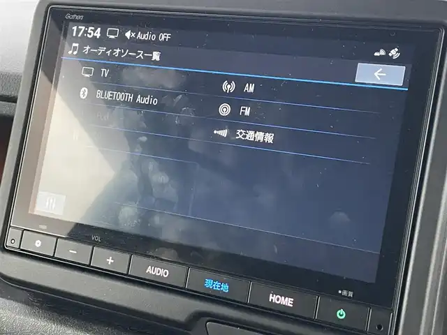 ホンダ Ｎ ＢＯＸ カスタム ターボ 滋賀県 2023(令5)年 0.8万km プラチナホワイトパール 純正9インチナビ/（BT/フルセグ/USB)/ホンダセンシング/・衝突軽減ブレーキ/・追従クルーズコントロール/・トラフィックジャムアシスト/・ブラインドスポットインフォメーション/・パーキングセンサーシステム/・路外逸脱抑制機能/・先行車発進告知/・標識認識機能/・前後誤発進抑制/・歩行者事故低減ステアリング/・オートハイビーム/LEDオートライト/両側電動スライドドア/ハーフレザーシート/シートヒーター/前後ドラレコ/電動パーキング/ブレーキホールド/ヒルスタートアシスト/パドルシフト/オートリトラミラー/ETC