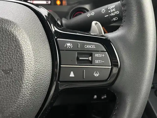 ホンダ Ｎ ＢＯＸ カスタム ターボ 滋賀県 2023(令5)年 0.8万km プラチナホワイトパール 純正9インチナビ/（BT/フルセグ/USB)/ホンダセンシング/・衝突軽減ブレーキ/・追従クルーズコントロール/・トラフィックジャムアシスト/・ブラインドスポットインフォメーション/・パーキングセンサーシステム/・路外逸脱抑制機能/・先行車発進告知/・標識認識機能/・前後誤発進抑制/・歩行者事故低減ステアリング/・オートハイビーム/LEDオートライト/両側電動スライドドア/ハーフレザーシート/シートヒーター/前後ドラレコ/電動パーキング/ブレーキホールド/ヒルスタートアシスト/パドルシフト/オートリトラミラー/ETC